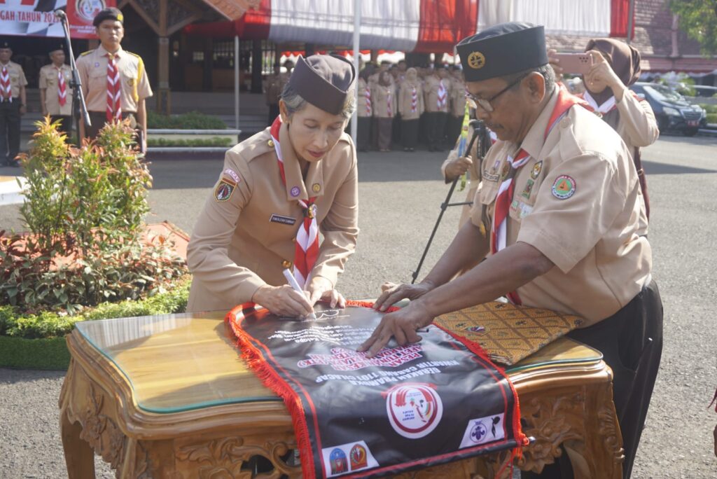 Pasukan Estafet Tunas Kelapa Kwarcab Cilacap Resmi dilepas PJ Bupati Cilacap Pasukan Estafet Tunas Kelapa Kwarcab Cilacap Resmi dilepas PJ Bupati Cilacap