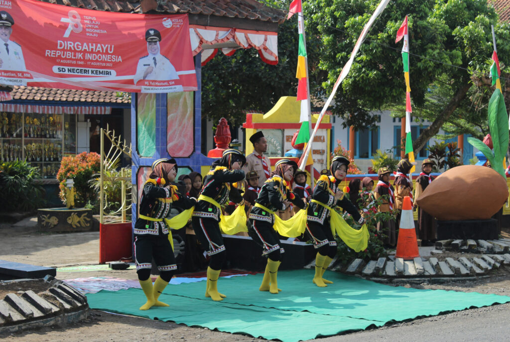 Kwarcab Kerahkan Kesenian Tradisional Sambut ETK – Kwartir Cabang Purworejo Kwarcab Kerahkan Kesenian Tradisional Sambut ETK – Kwartir Cabang Purworejo
