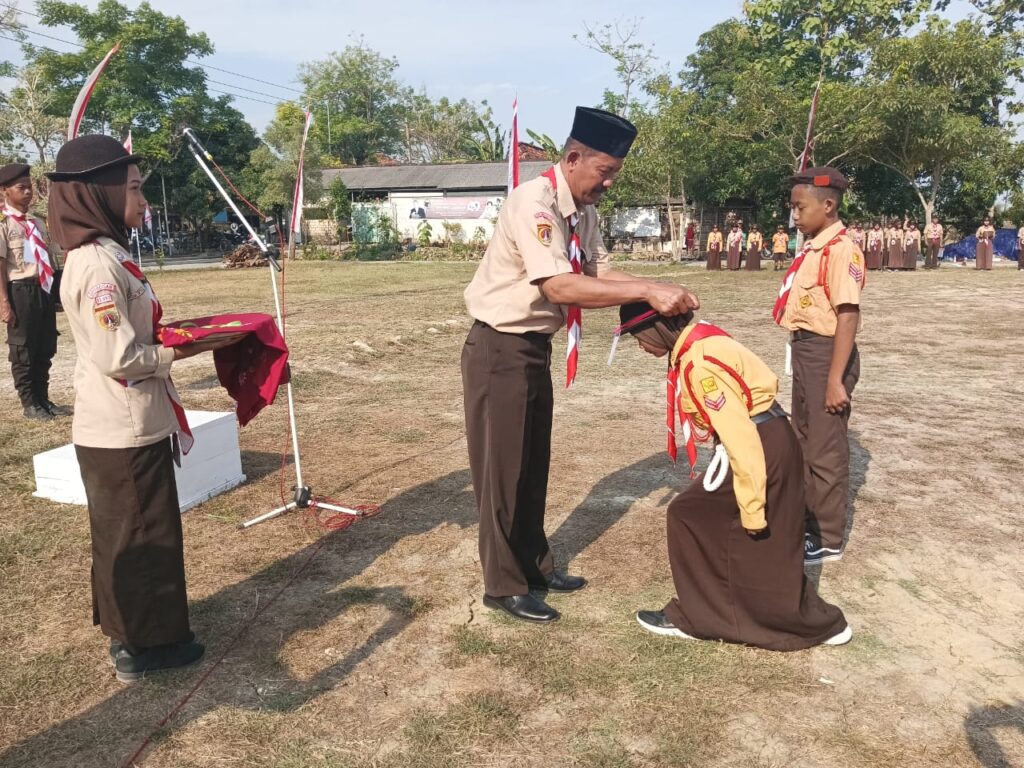 PERMAINAN TRADISIONAL BAKIAK DAN EGRANG RAMAIKAN JAMBORE RANTING BRATI PERMAINAN TRADISIONAL BAKIAK DAN EGRANG RAMAIKAN JAMBORE RANTING BRATI