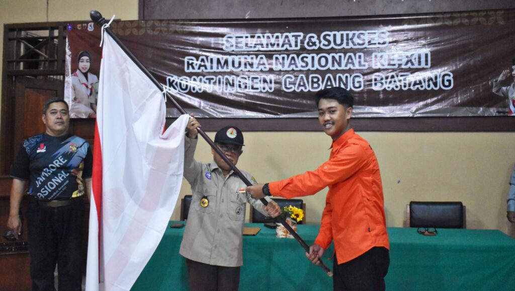 Ketua Kwarcab Batang lepas kontingen Raimuna Nasional