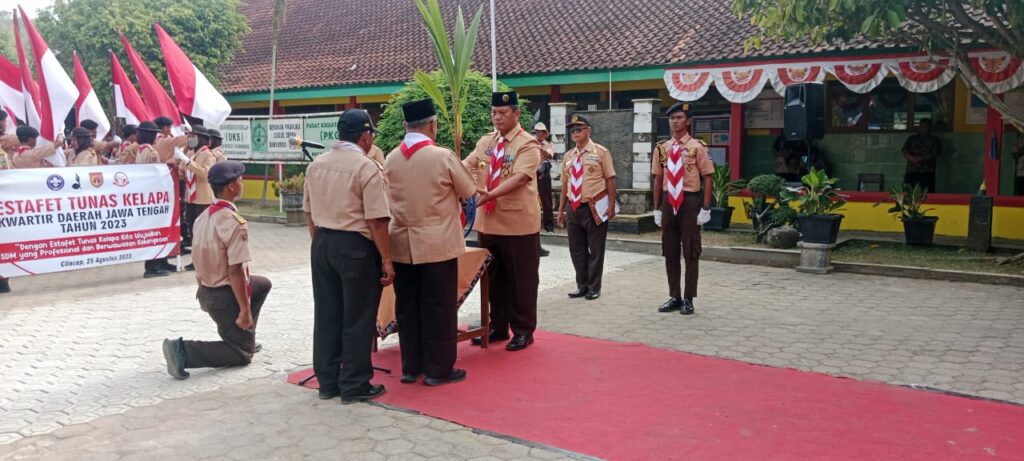 Ribuan Pramuka Banyumas Sambut ETK Di 3 Kecamatan – KWARCAB BANYUMAS