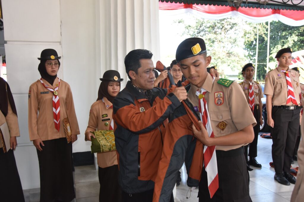 Bupati Lepas Kontingen Rainas XII Kwarcab Wonosobo Bupati Lepas Kontingen Rainas XII Kwarcab Wonosobo