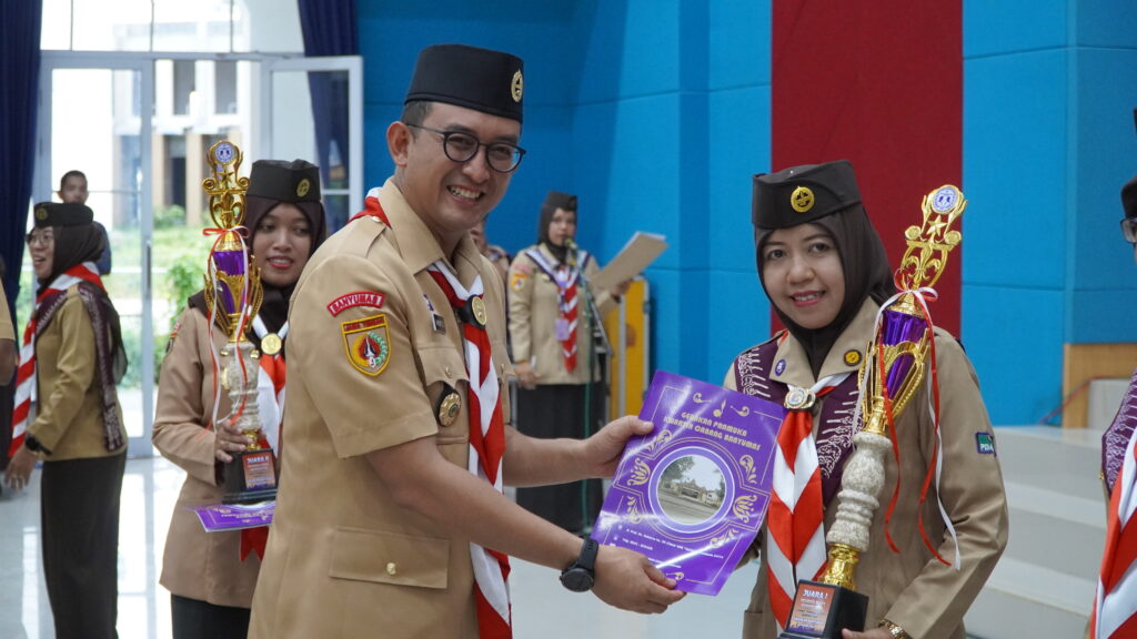 RUUAARR BIASA !! DIPENGHUJUNG TAHUN 2023 KWARCAB BANYUMAS KUKUHKAN 1.105 PEMBINA PRAMUKA