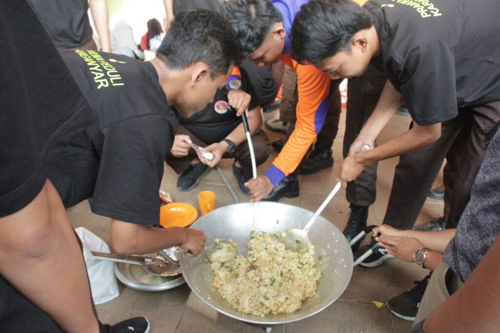 Pramuka Peduli Kwarcab Karanganyar Gelar Pelatihan Dapur Umum