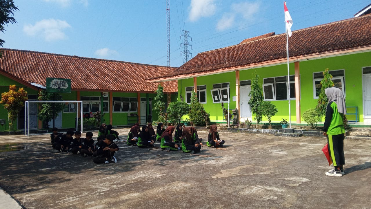 Gerakan Pramuka Gugusdepan Sako MTs Maarif NU 1 Lumbir Isi Liburan Akhir Semester dengan Latihan Sandi