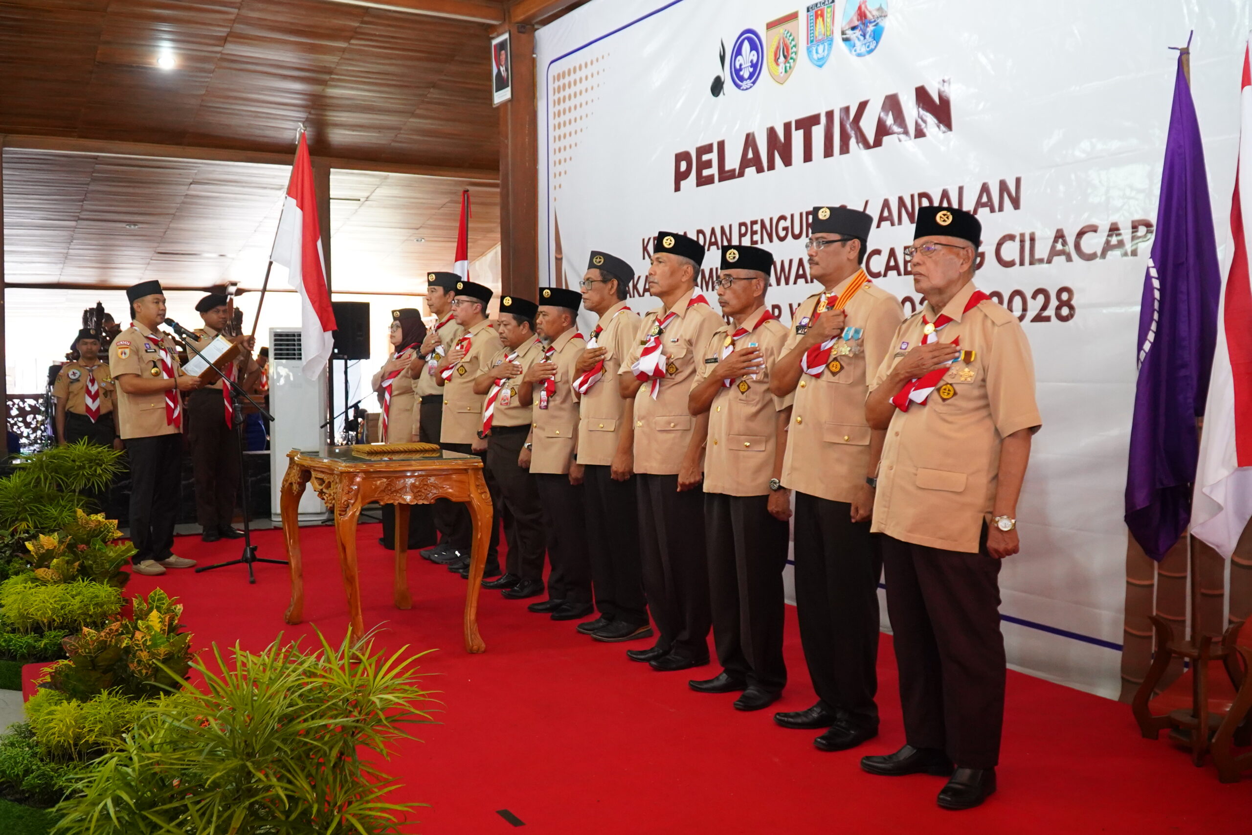 Ketua Mabicab Gerakan Pramuka Kwarcab Cilacap Melantik Pengurus Kwarcab PAW Masa Bakti 2023–2028