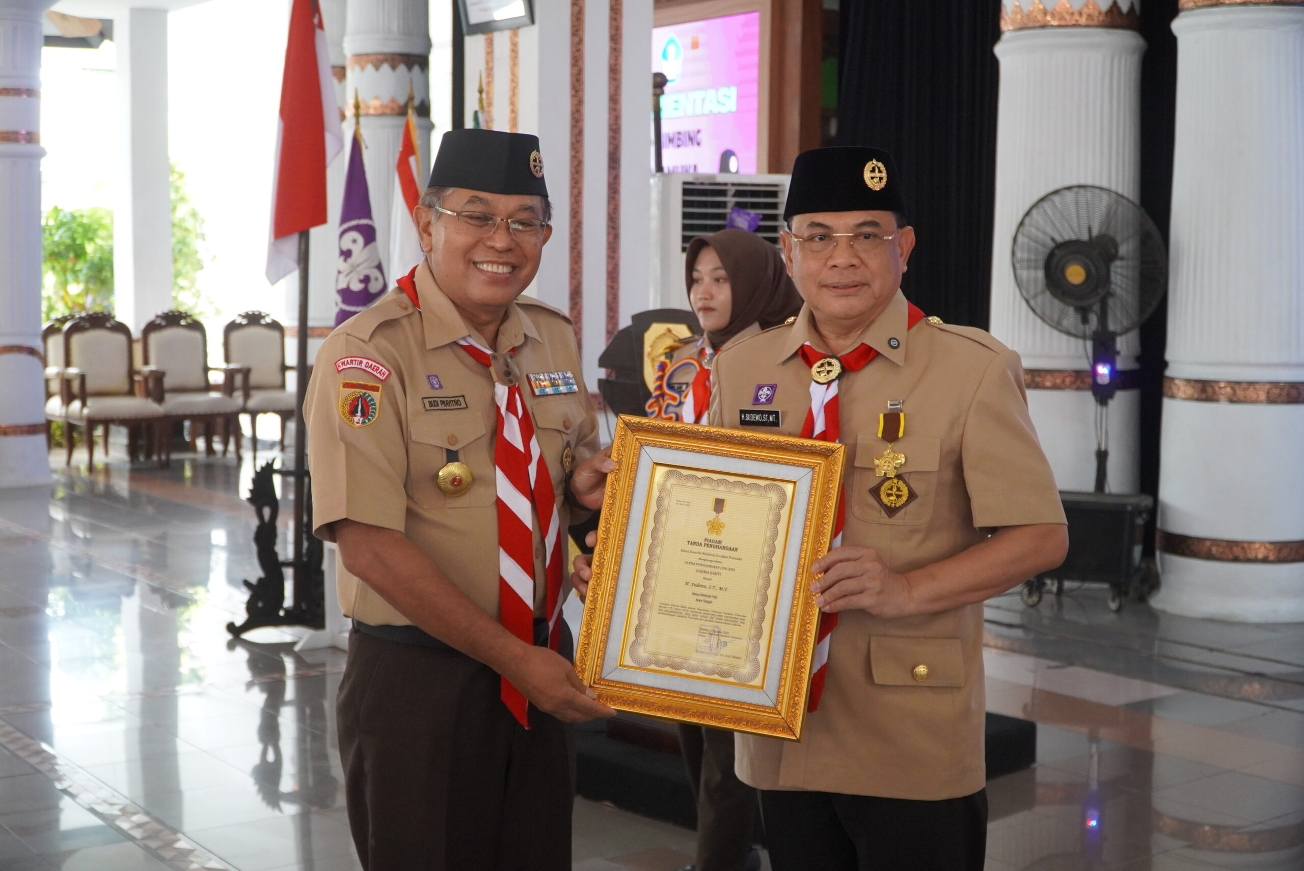 KOS Majelis Pembimbing Se-Kwarcab Pati, Bupati Sudewo Terima Penghargaan Dharma Bhakti