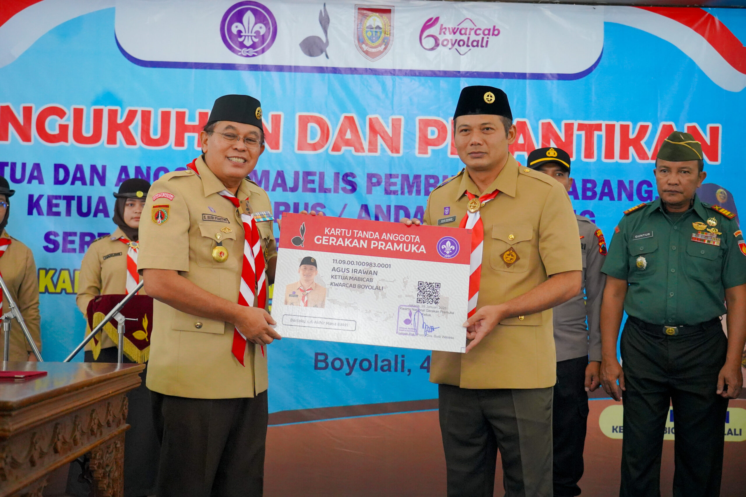 Lantik Mabicab Boyolali, Ka Kwarda Jateng Tekankan Sinergi dan Agenda 2026 Simbolis KTA Kwarnas kepada Kamabicab Boyolali
