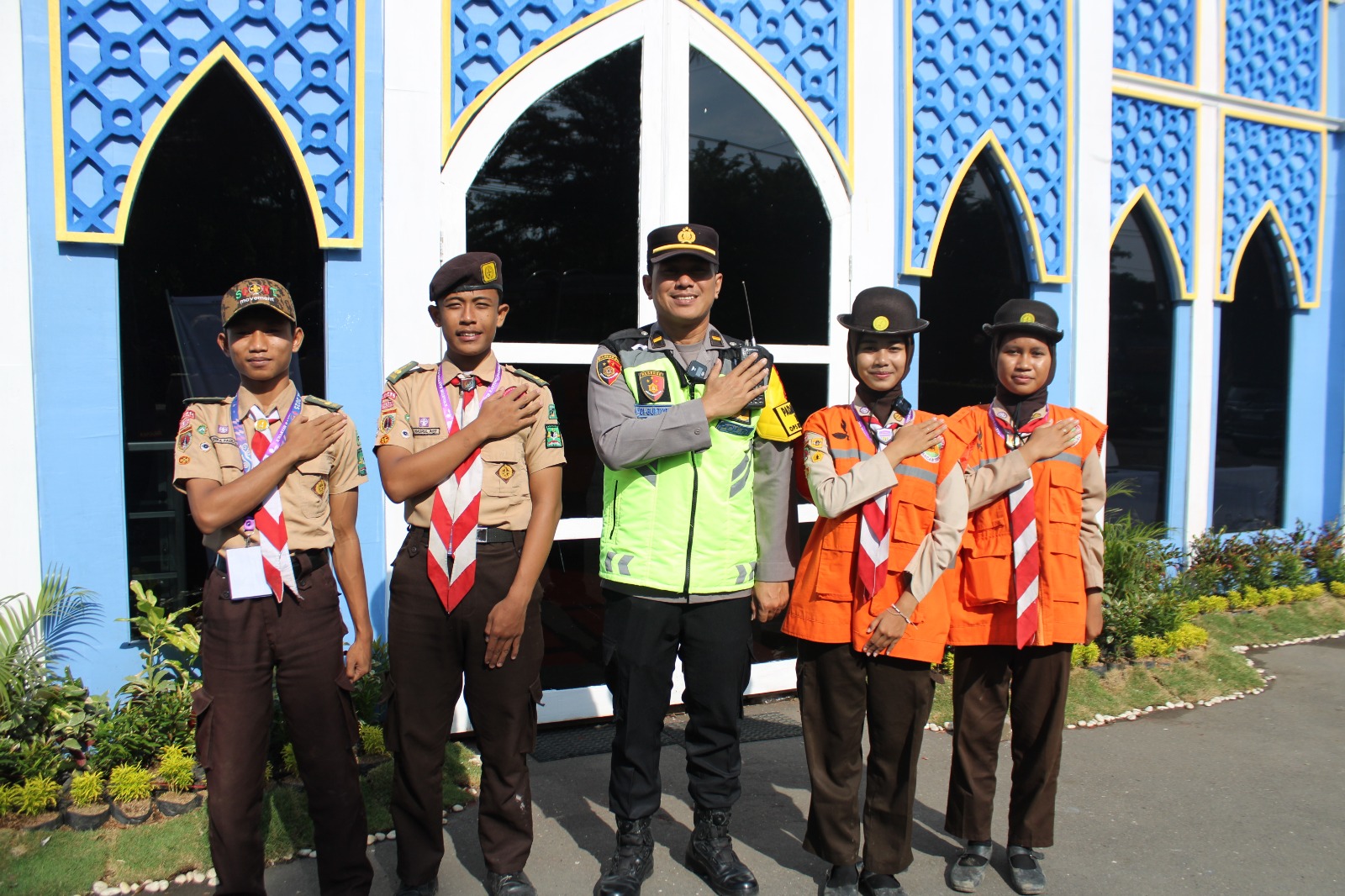 Pramuka Pagerbarang Unjuk Bakti Pengamanan di Trasa
