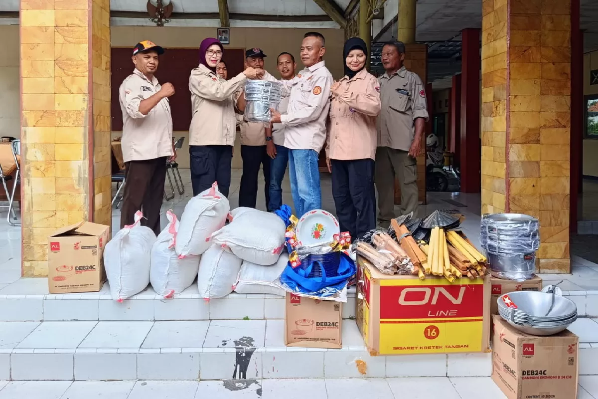 Aksi Pramuka Peduli Diperkuat, Kwarcab Tegal Terima Bantuan Sembako dan Peralatan Memasak