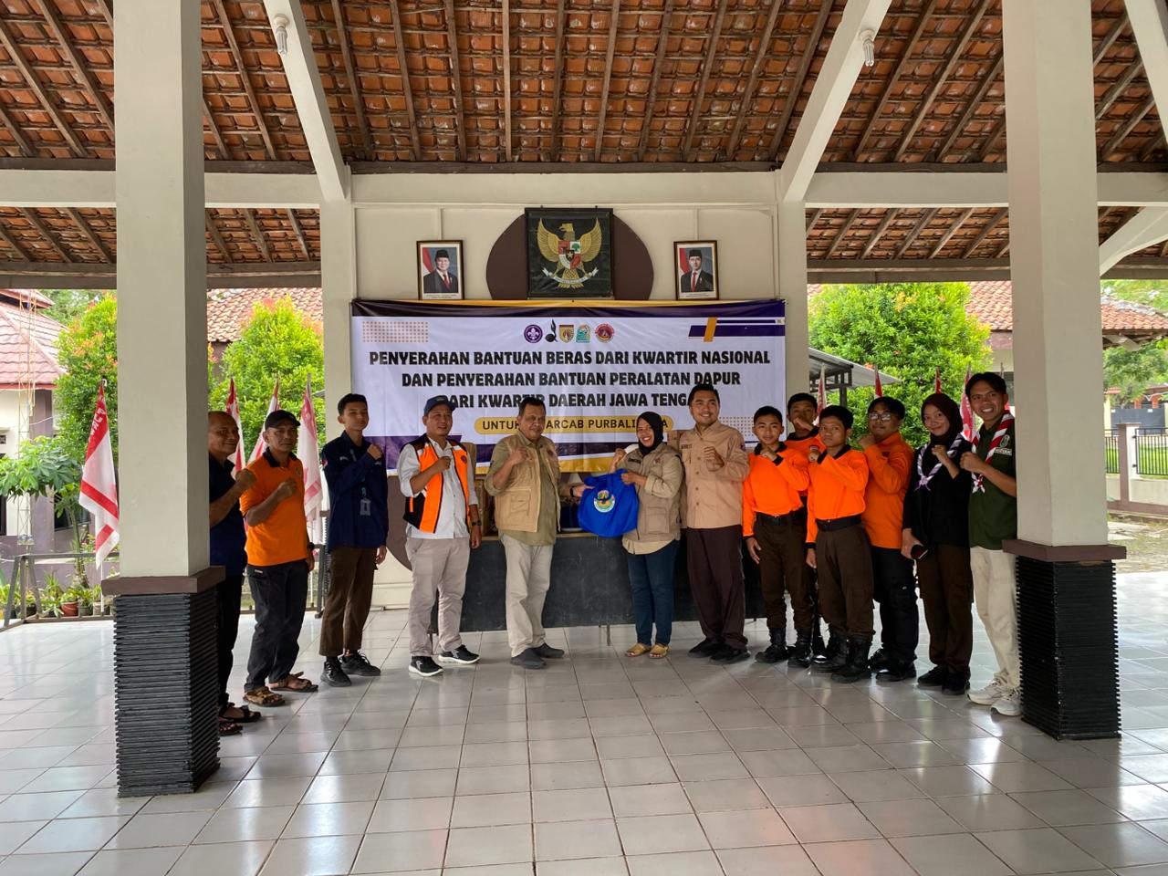 Kwarda Jawa Tengah Serahkan Bantuan Beras & Perlengkapan Dapur Untuk Kwarcab Purbalingga