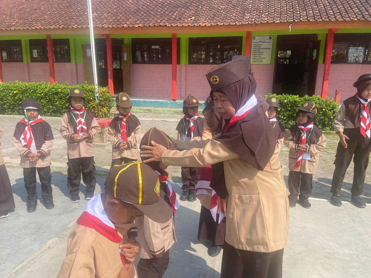 Tanamkan Karakter Sejak Dini, SD Negeri 2 Karangmangu Gelar Penerimaan Tamu Siaga dalam Kegiatan Ekstrakurikuler Pramuka