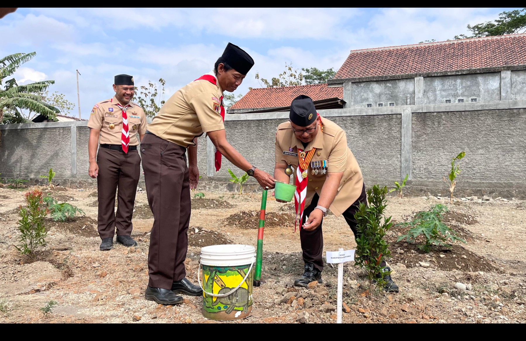 Simbol Persaudaraan Lintas Wilayah, Kwarda Jateng Bersama Kwarcab Banyumas dan Cilacap Tanam Pohon Bersama dalam ETK 2026