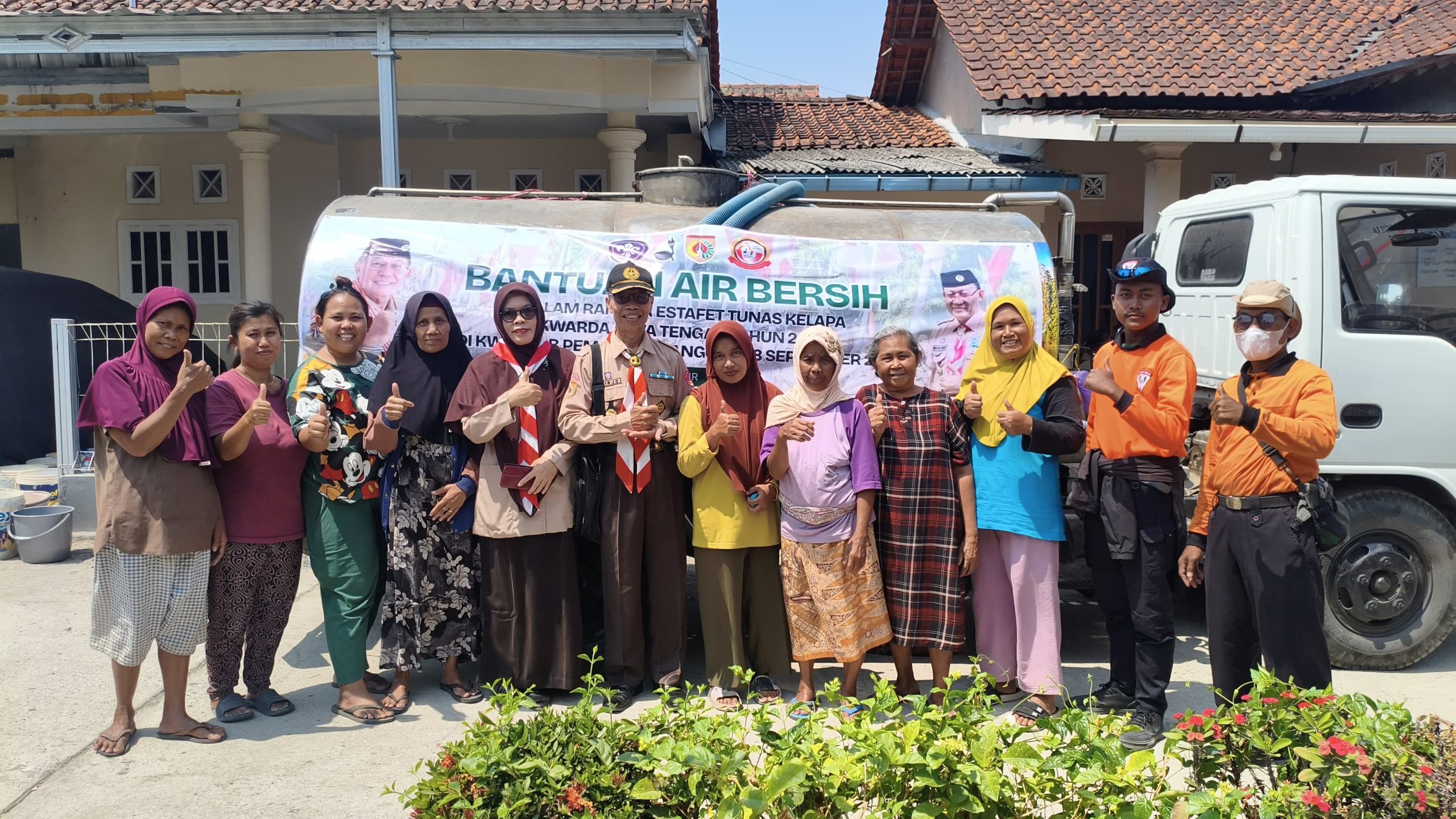 Sambut Estafet Tunas Kelapa Kwarda Jateng, Pramuka Pemalang Salurkam Tujuh Tangki Air Bersih untuk Masyarakat